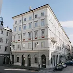 Vis A Vis Hotel Triest