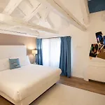 Hotel Vis A Vis 4*