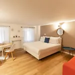 Vis A Vis Hotel
