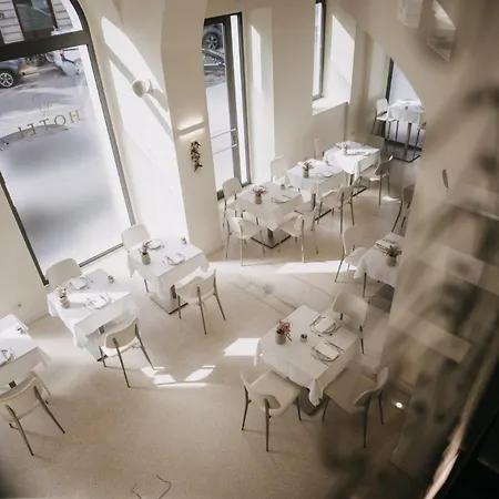 Hotel Vis A Vis Hotel 4*