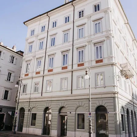 Vis A Vis מלון 4*