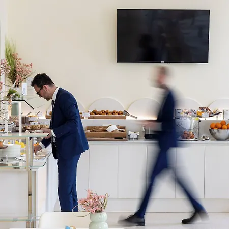 Vis A Vis מלון טריאסטה