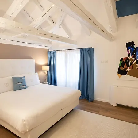 Hotel Vis à Vis 4*