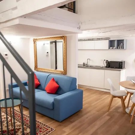 Vis A Vis 的里雅斯特