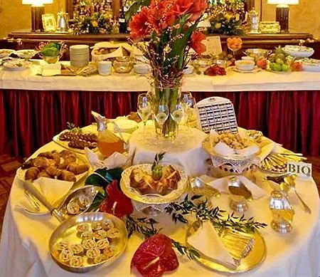 Vis A Vis טריאסטה