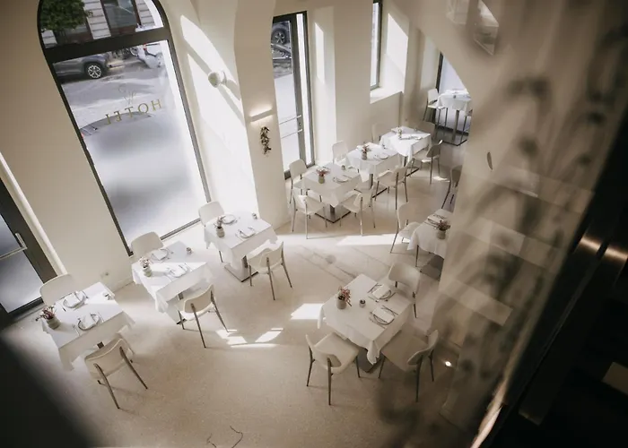 Hotel Vis A Vis Hotel 4*