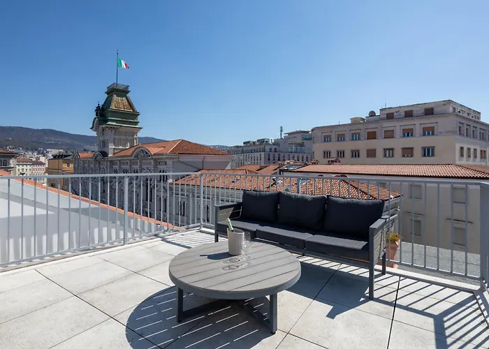 Vis A Vis ホテル トリエステ